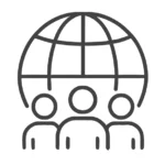 Drei Personen vor einer Weltkugel