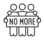 Drei Personen halten ein Schild mit der Aufschrift „NO MORE“