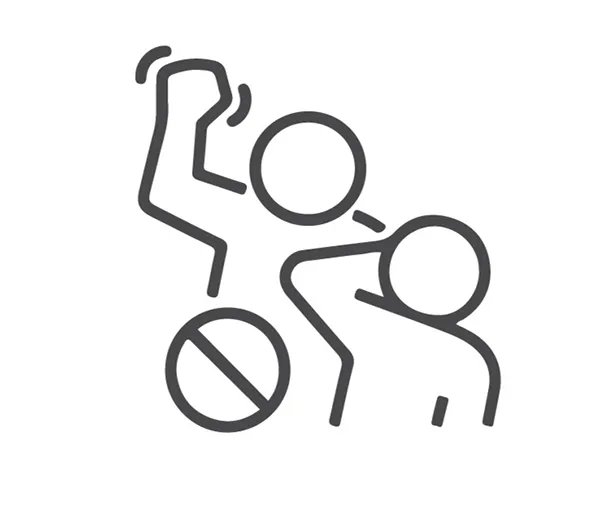 Eine Person schlägt, andere schützt sich